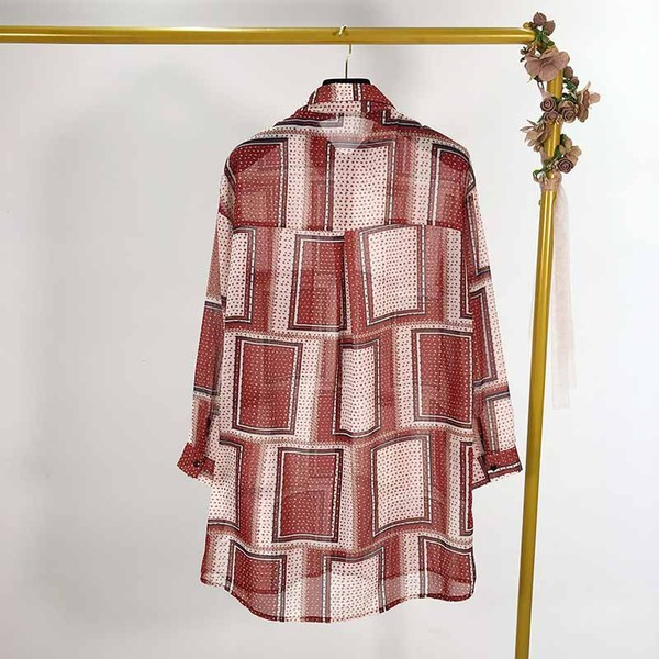 Cămașă lungă de damă cu buzunar și model cu model