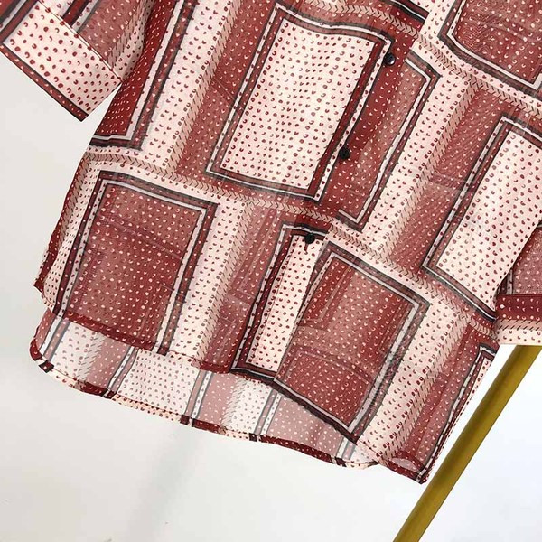 Cămașă lungă de damă cu buzunar și model cu model