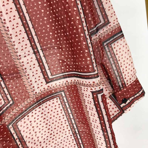 Cămașă lungă de damă cu buzunar și model cu model