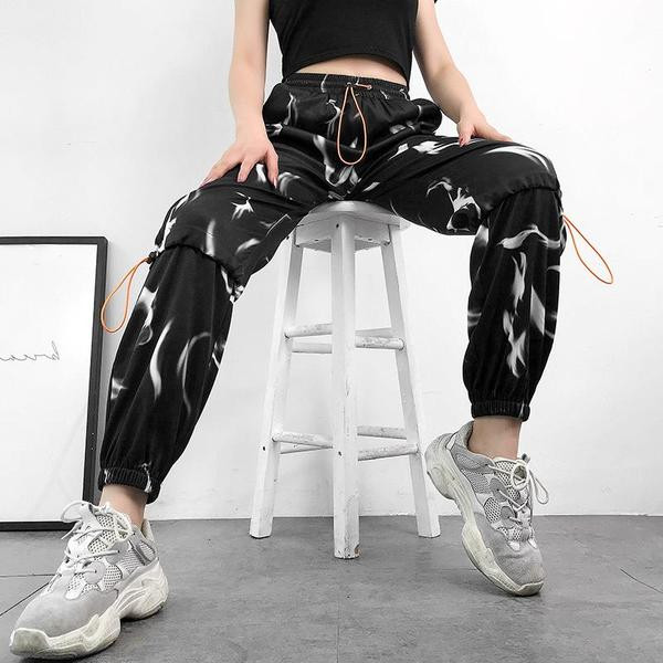 Modern női nadrág elasztikus derékkal és megkötővel