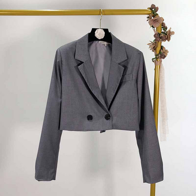 Rövid, hosszú ujjú női kabát, két színben