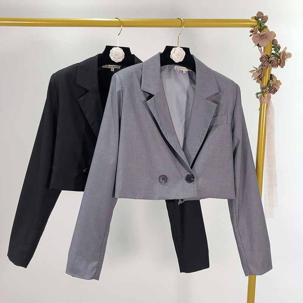 Rövid, hosszú ujjú női kabát, két színben