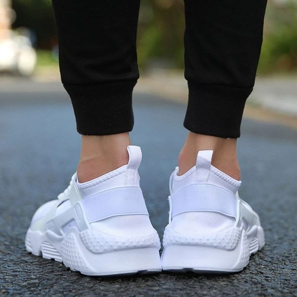 Modern, fűzős férfi tornacipő több színben