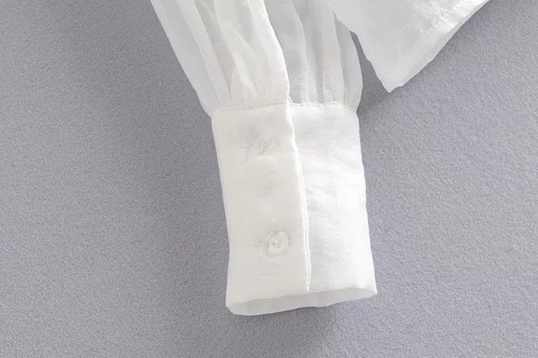 Bluză de damă cu mânecă lungă, albă