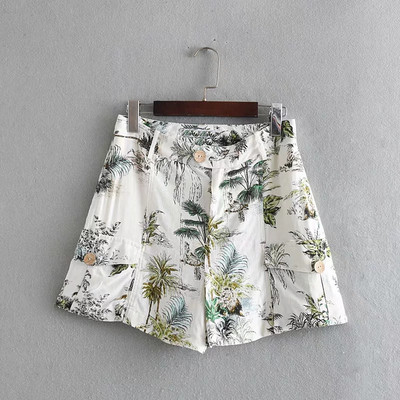 Pantaloni scurti de dama cu aplicatie si talie inalta