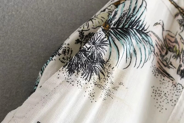 Pantaloni scurti de dama cu aplicatie si talie inalta