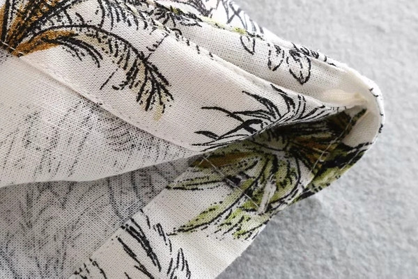 Pantaloni scurti de dama cu aplicatie si talie inalta