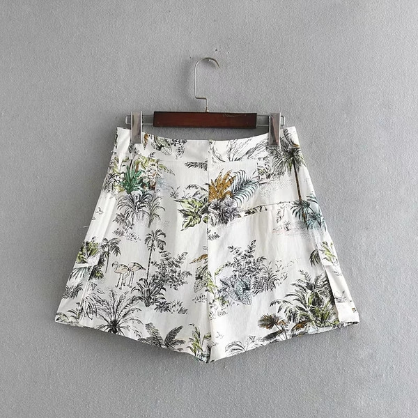 Pantaloni scurti de dama cu aplicatie si talie inalta