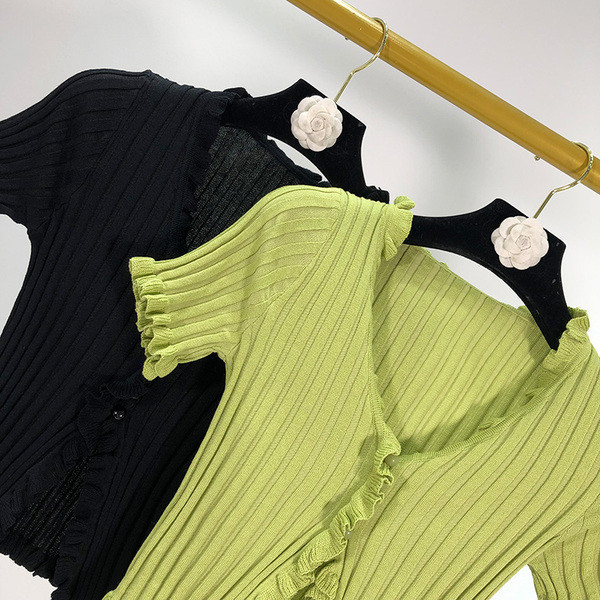 Vékony kötésből készült rövid női blúz, két színben