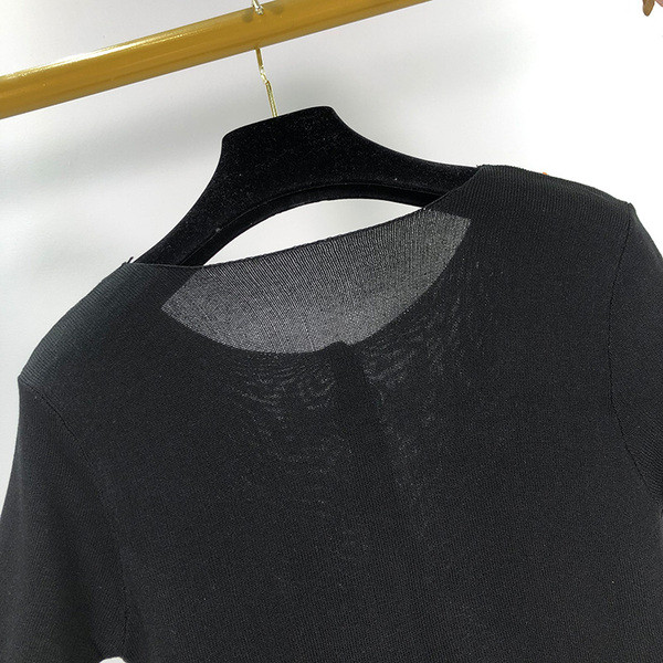 Bluza scurta de dama din tricotat subtire si nasturi colorati