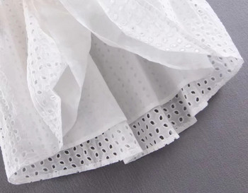 Modern női ruha, fehér derékkötővel