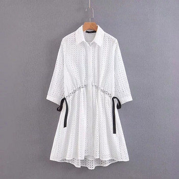 Modern női ruha, fehér derékkötővel