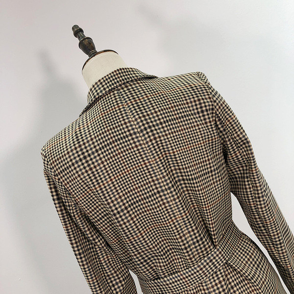 Geaca de dama lunga in carouri cu centura