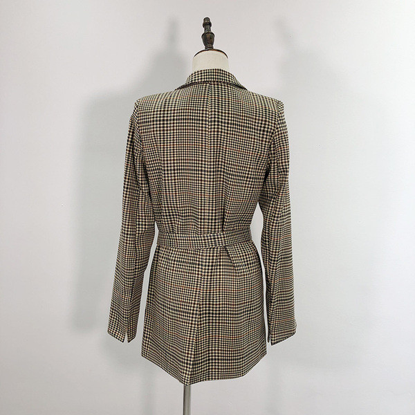 Geaca de dama lunga in carouri cu centura