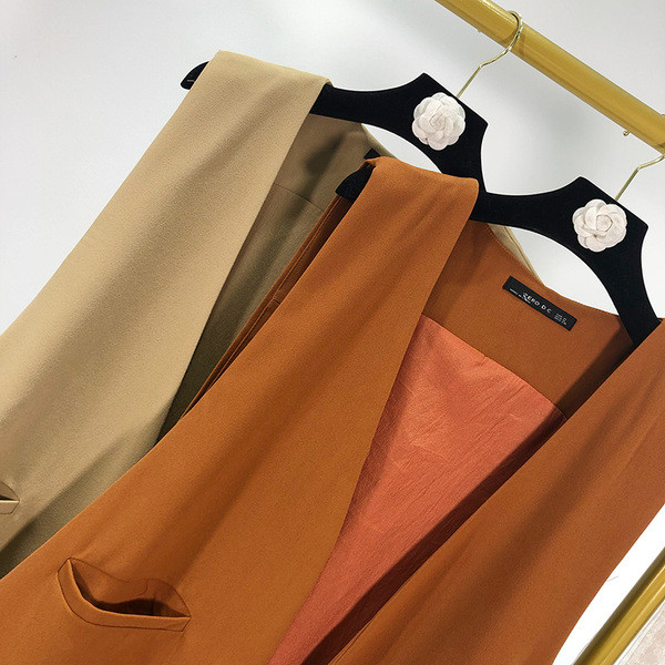 Két színben zsebes női mellény