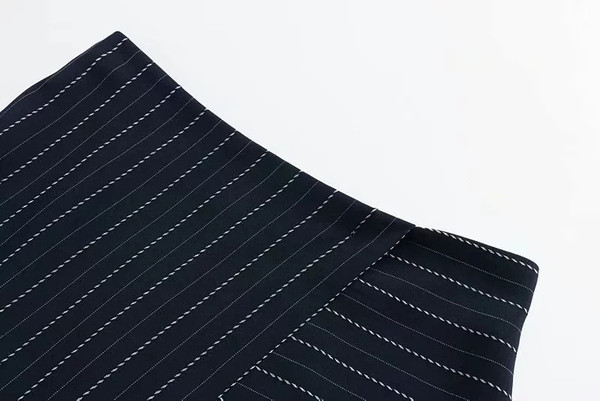 Fusta dama stilata in dungi - model croiat