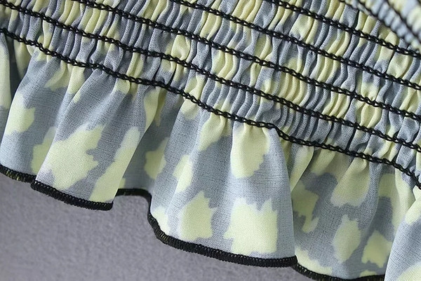 Bluză de damă colorată cu mâneci lungi