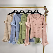 Vékony kötésből készült, széles ujjú női pulóver