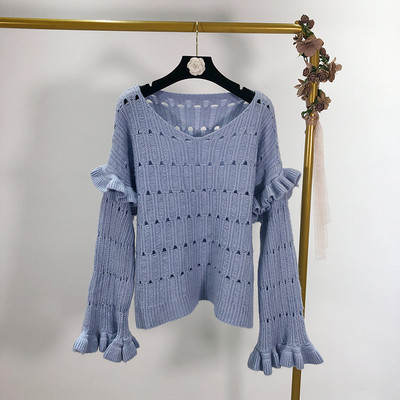 Vékony kötésből készült, széles ujjú női pulóver