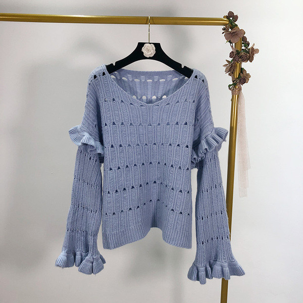 Vékony kötésből készült, széles ujjú női pulóver