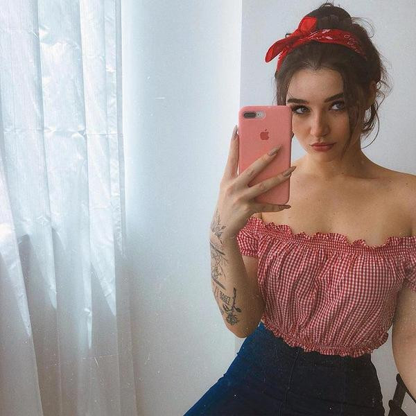 Bluză scurtă în carouri casual de damă, de culoare roșie