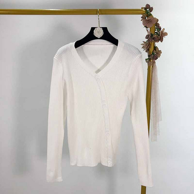 Női hosszú ujjú pulóver és gombok három színben