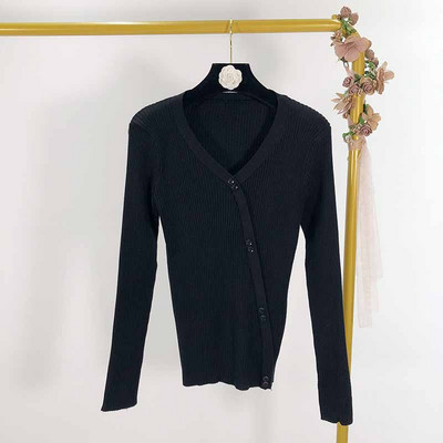 Női hosszú ujjú pulóver és gombok három színben