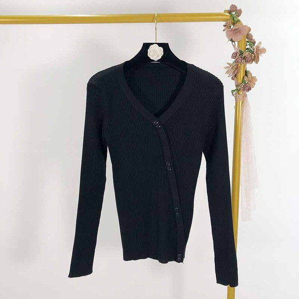 Női hosszú ujjú pulóver és gombok három színben