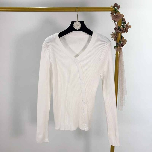 Női hosszú ujjú pulóver és gombok három színben