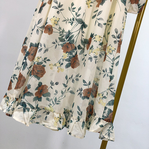 Női sifon ruha hosszú ujjal és nyakkendővel