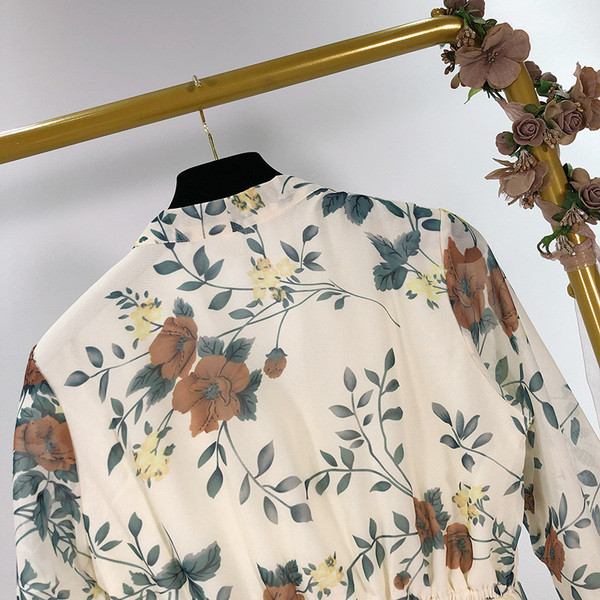 Női sifon ruha hosszú ujjal és nyakkendővel