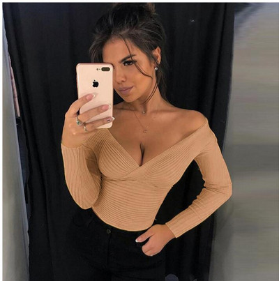 Stílusos női blúz mély nyakkivágással, három színben