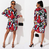 Alkalmi női ruha hosszú ujjal és klasszikus gallérral