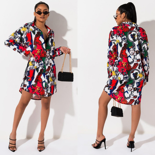 Alkalmi női ruha hosszú ujjal és klasszikus gallérral