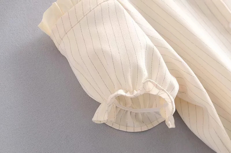 Fehér, csupasz vállú női ing