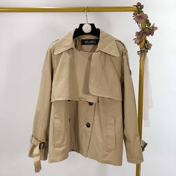 Vékony tavaszi-őszi kabát barna gombokkal