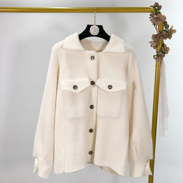 Palton scurt de dama cu buzunare si nasturi