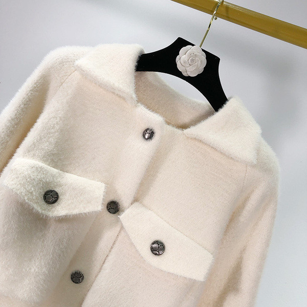 Palton scurt de dama cu buzunare si nasturi