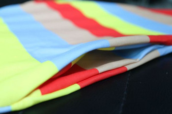 Alkalmi női ruha rövid ujjal és hasítékkal