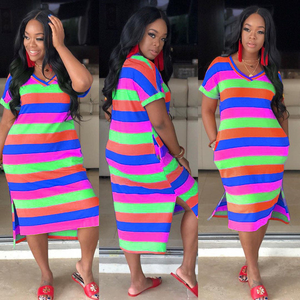 Alkalmi női ruha rövid ujjal és hasítékkal