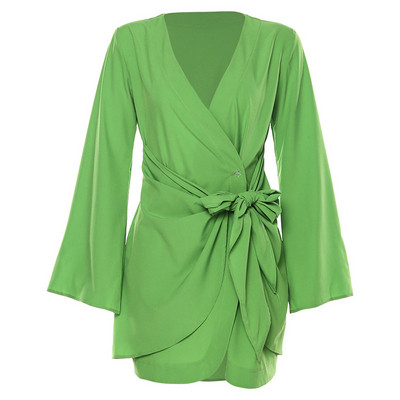 Modern női ruha zöld nyakkendővel