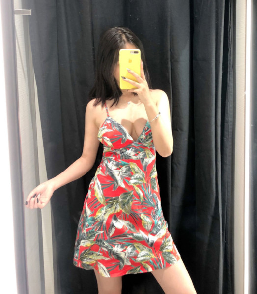 Rochie de dama cu bretele subtiri si model colorat