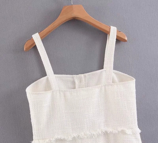 Modern női ruha vékony pántokkal, fehér színben - rövid modell