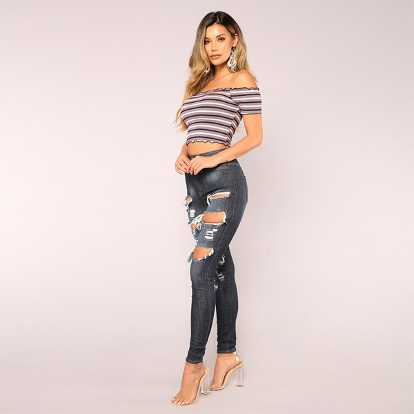 Blugi moderni de dama de culoare albastra cu motive rupte