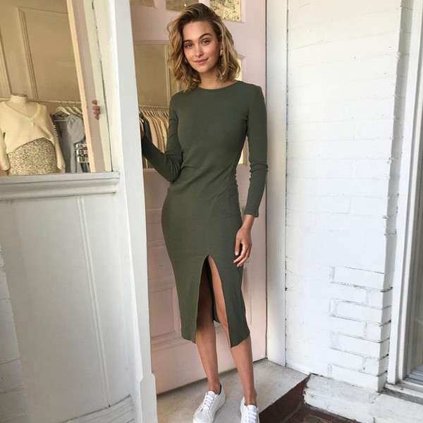 Hétköznapi női ruha hosszú ujjal és hasítékkal két színben