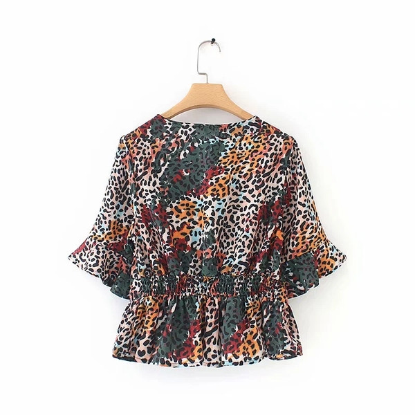 Modern női blúz mély V-nyakkal és mintával