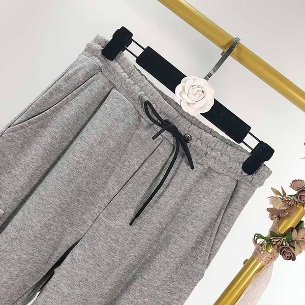 Pantaloni sport de dama cu buzunare laterale