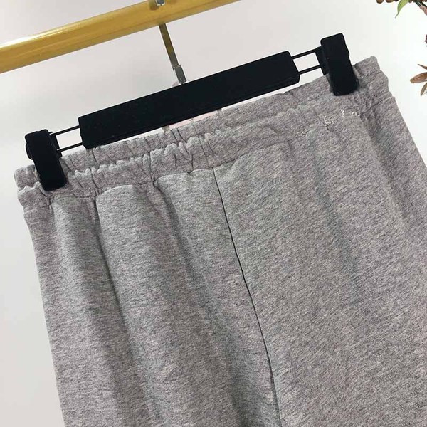 Pantaloni sport de dama cu buzunare laterale