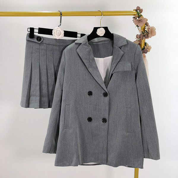 Női kabát és rakott szoknya szett