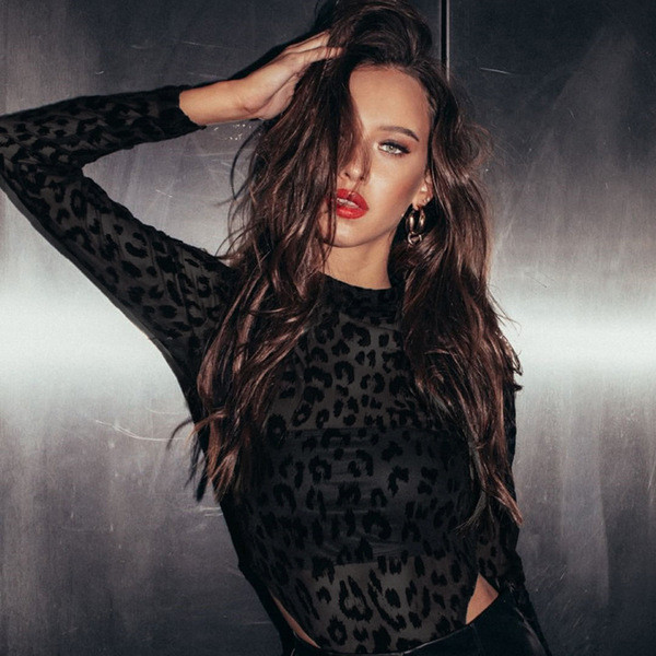 Modern női body fekete színben, állatmintával